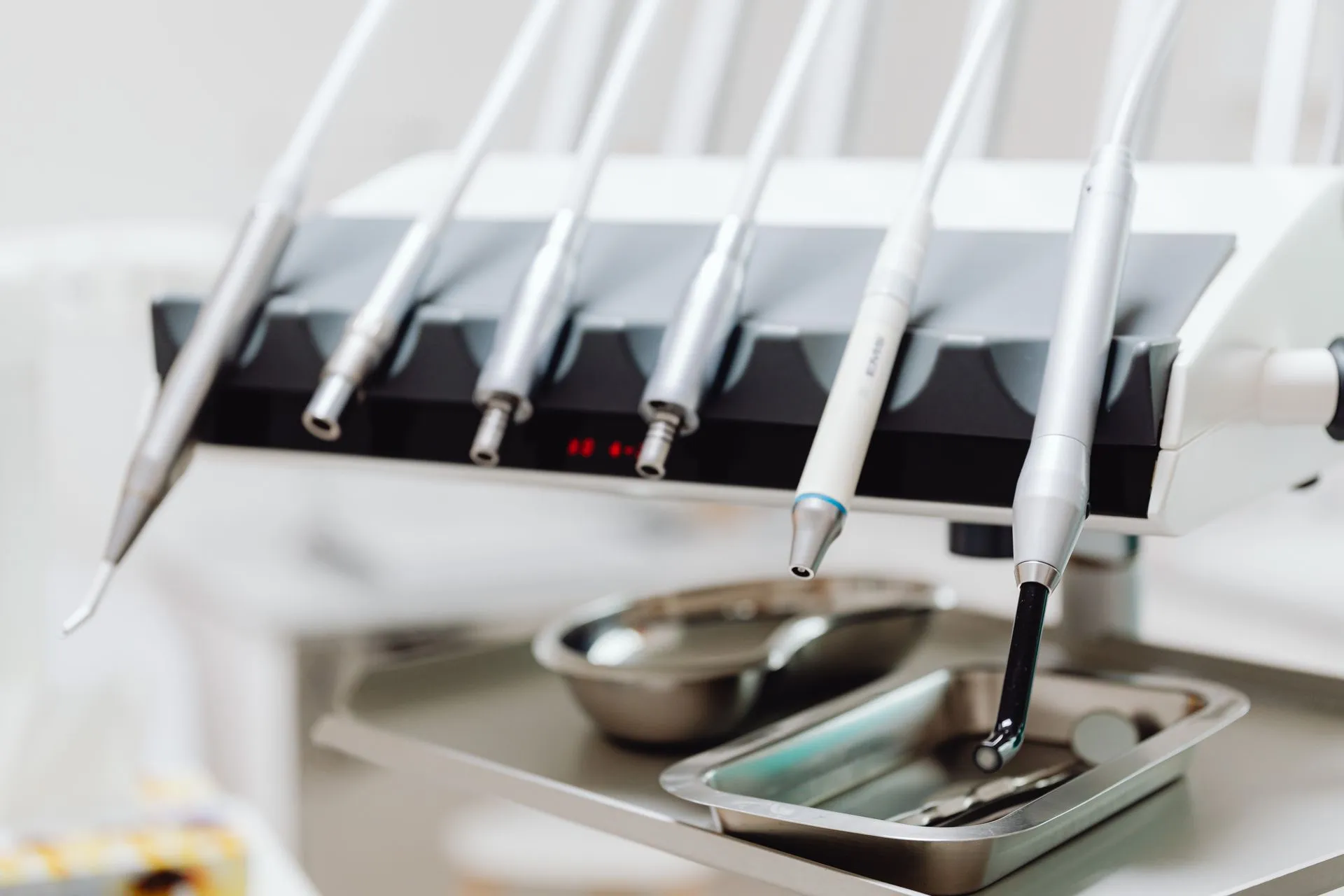 Instrumental dental preparado en un gabinete de Clínica Dental Vigoar